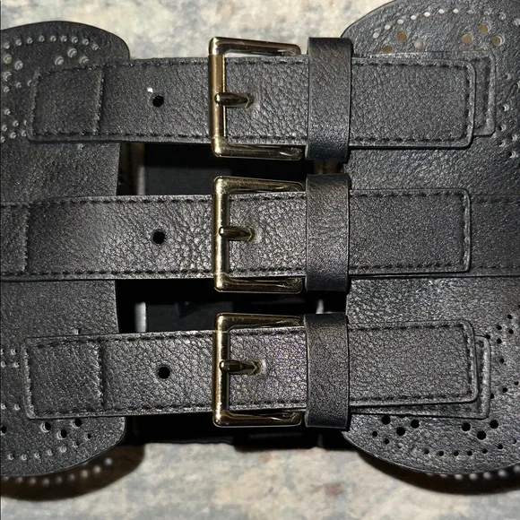 bebe Black Triple Buckle Belt - Picture 3 of 11